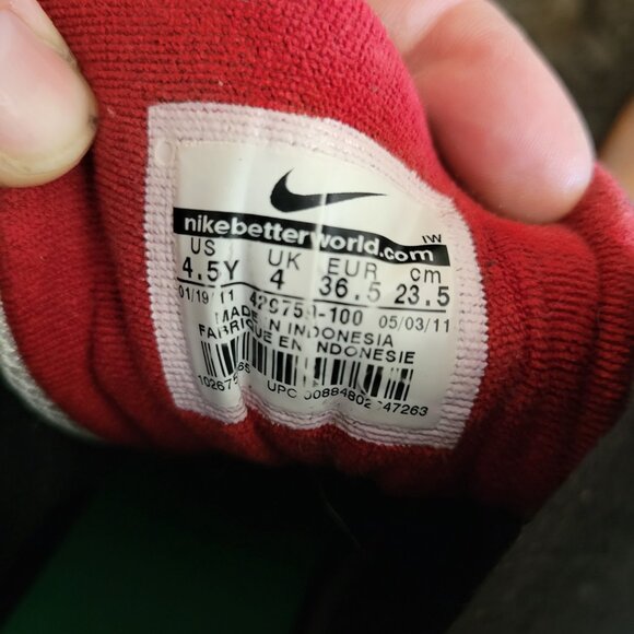 Youth Nike Press sise 4.5 - Picture 6 of 6